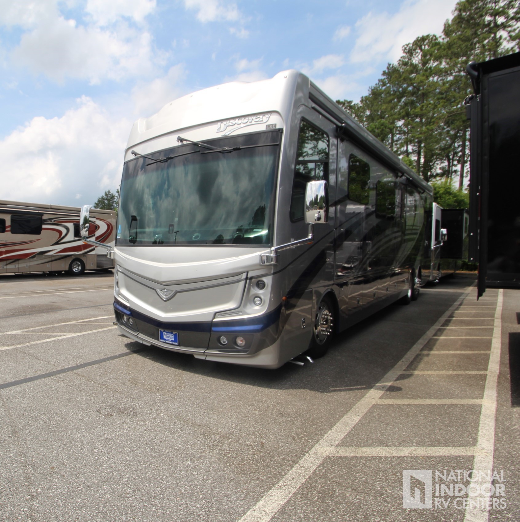 New 2025 Fleetwood Discovery Lxe Montezuma Anthology 11802X