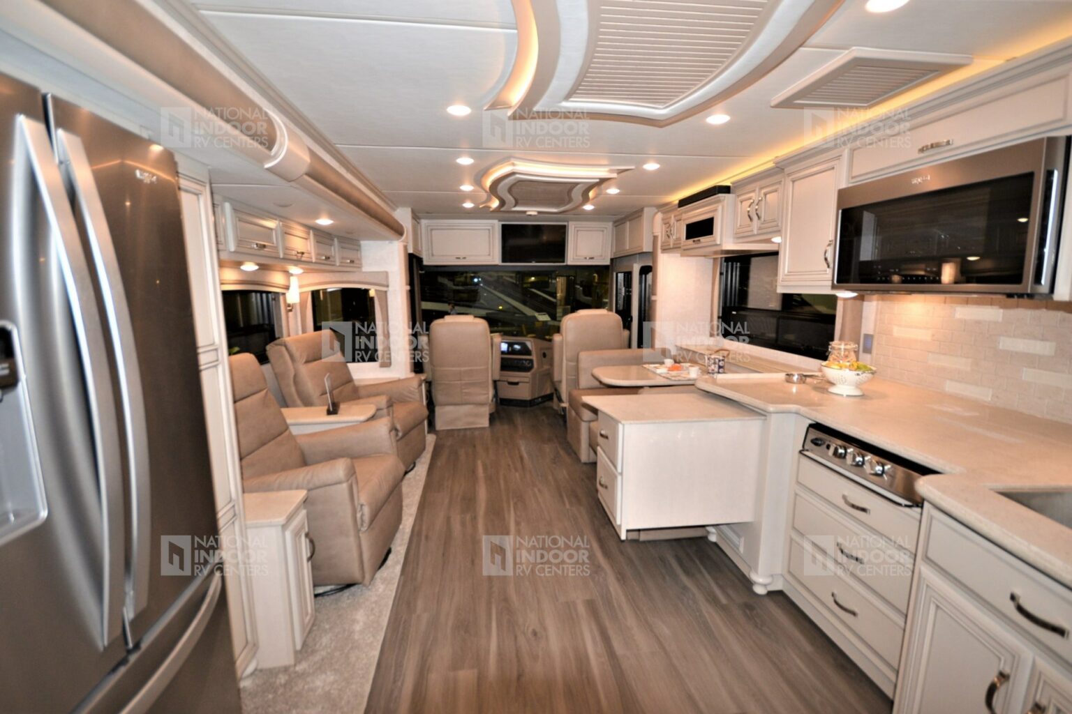 2023 Newmar London Aire RV Tour with Angie Morell - National Indoor RV ...