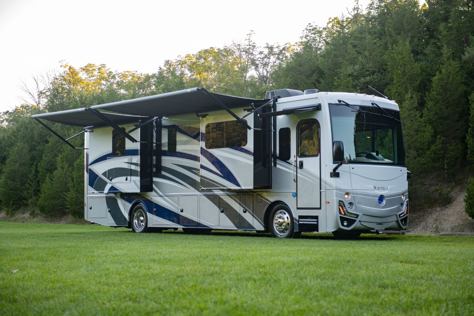 Holiday Rambler RV: Spotlight | National Indoor RV Centers